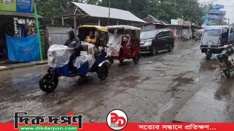 কুড়িগ্রামে ঘূর্ণিঝড় শক্তির প্রভাবে দিনভর গুঁড়ি গুঁড়ি বৃষ্টি