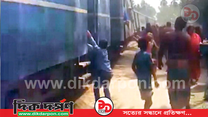 কুড়িগ্রামের উলিপুরে রমনা কমিউটার ট্রেনের তিন কোচ লাইনচ্যুত, দুর্ভোগে যাত্রীরা