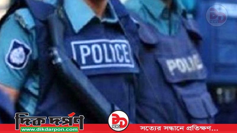 পলাতক ৪০ পুলিশ কর্মকর্তার পদক প্রত্যাহার