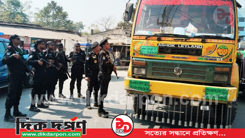 চাঁপাইনবাবগঞ্জে র‍্যাব-৫, সিপিসি-১ এর ক্যাম্প কমান্ডারের ভোটকেন্দ্র পরিদর্শন ও আইন-শৃঙ্খলা পরিস্থিতি পর্যবেক্ষণ