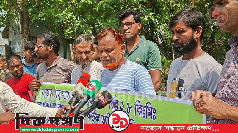 মান্দায় সড়ক নির্মাণে অনিয়মের অভিযোগ, মানববন্ধনে ক্ষোভ প্রকাশ এলাকাবাসীর