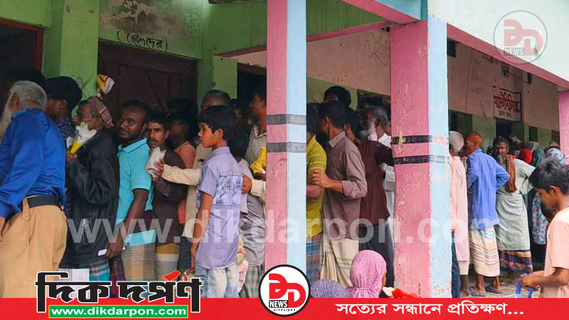 কুড়িগ্রামের পাইকেরছড়ায় ভিজিএফ চাল বিতরণে অনিয়মের অভিযোগ, বঞ্চিত উপকারভোগীরা