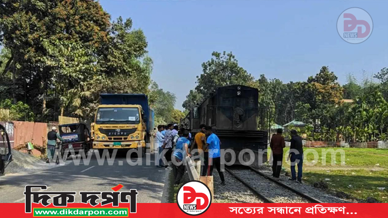 কুড়িগ্রামে ট্রেনের সাথে মোটরসাইকেলের ধাক্কা, বন্ধ রেল যোগাযোগ