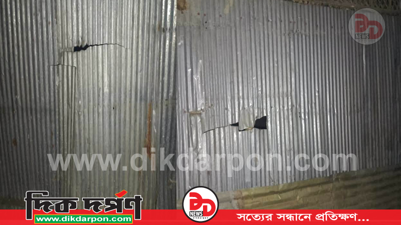 সংবাদ প্রকাশের জেরে গঙ্গাচড়ায় সাংবাদিকের বাড়িতে হামলা, আহত-৩ 