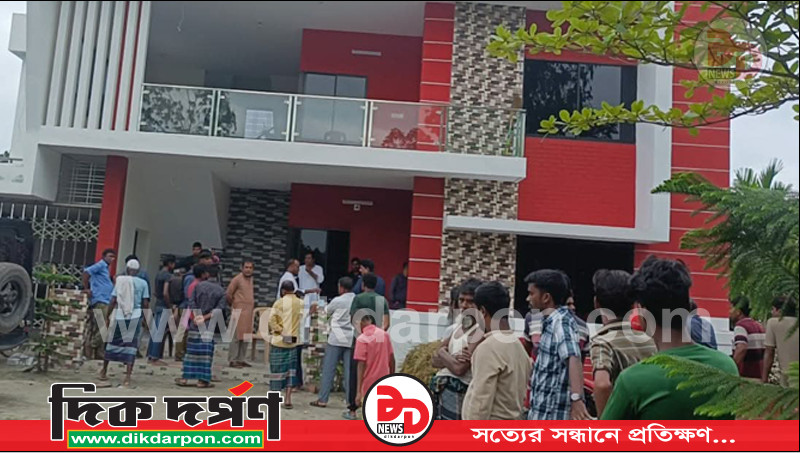 কুড়িগ্রামের ভূরুঙ্গামারীতে প্রবাসী চিকিৎসকের বাড়িতে লুটপাট ও অগ্নিসংযোগ, ক্ষতি প্রায় অর্ধকোটি টাকা