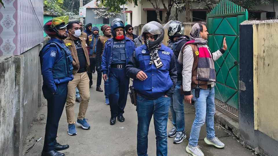 নরসিংদীতে পুলিশ,ডিবি যৌথ বাহিনী বিশেষ অভিযানে গ্রেফতার ২