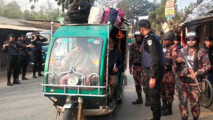 রংপুর বিভাগের বিভিন্ন জেলায় যৌথ বাহিনীর বিশেষ মহড়া ও টহল কার্যক্রম অনুষ্ঠিত