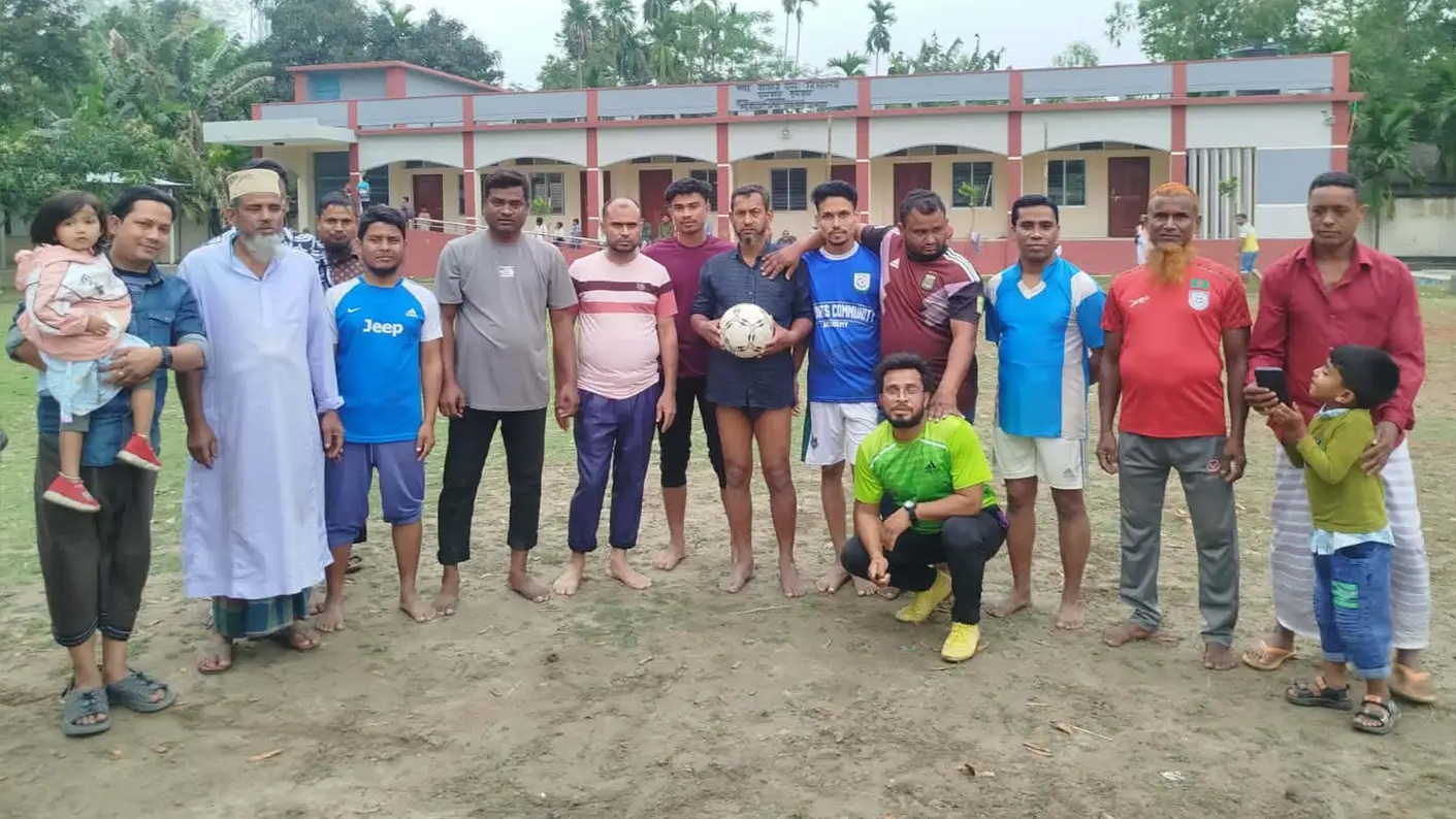 কুড়িগ্রামের ফুলবাড়ীতে ঈদ পুনর্মিলনী উপলক্ষে সাবেক খেলোয়াড়দের নিয়ে বীর মুক্তিযোদ্ধা টুর্নামেন্টের ফাইনাল খেলা অনুষ্ঠিত