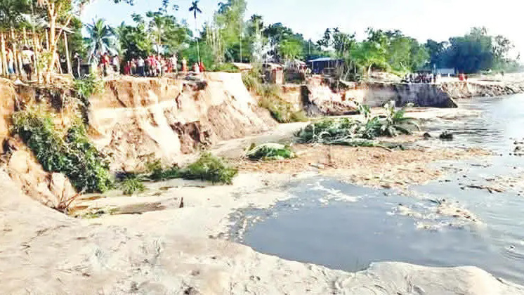 ব্রহ্মপুত্রের ভাঙনে জনজীবন বিপর্যয়; অনুমোদনের অপেক্ষায় ৮৫০কোটি টাকার তীর সংরক্ষণ প্রকল্প