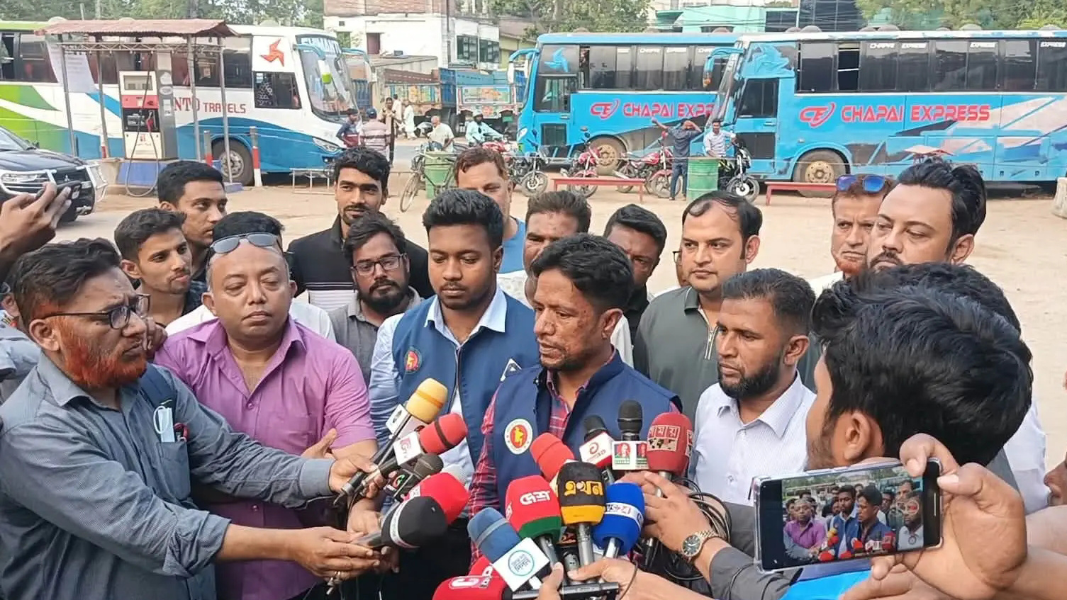 চাঁপাইনবাবগঞ্জে ফিলিং স্টেশন পরিদর্শনে  বিএসটিআই কর্মকর্তারা