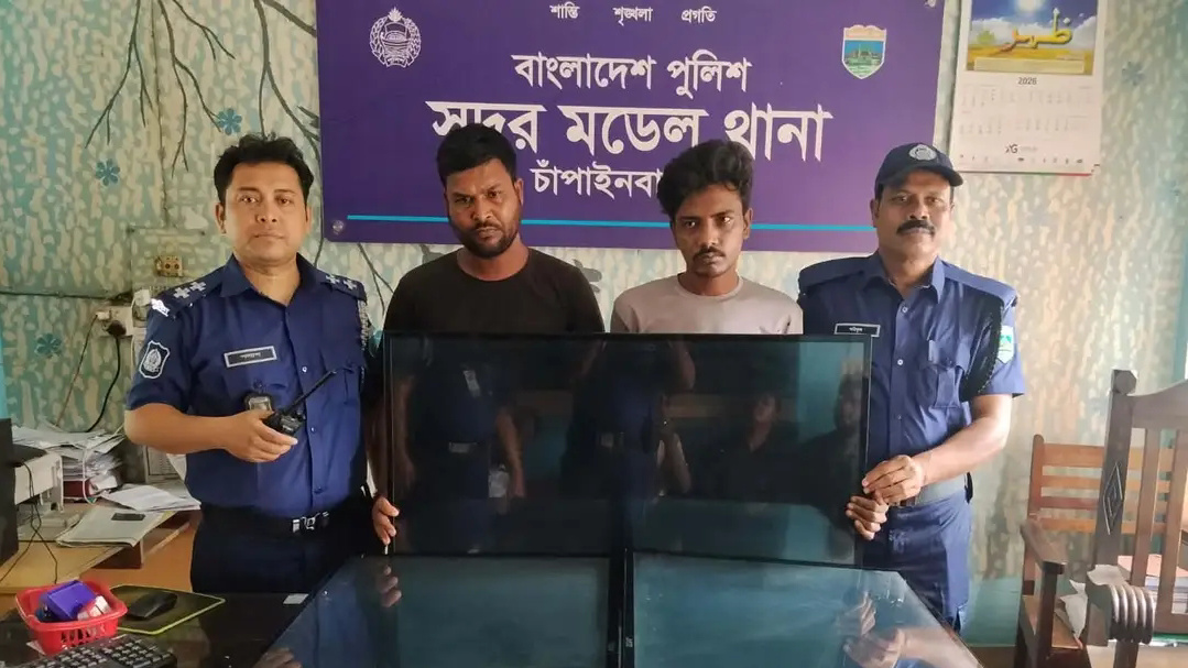 চাঁপাইনবাবগঞ্জে স্কুলের চুরি হওয়া ৩টি ৪০ ইঞ্চি স্মার্ট টিভি উদ্ধার, গ্রেফতার-২